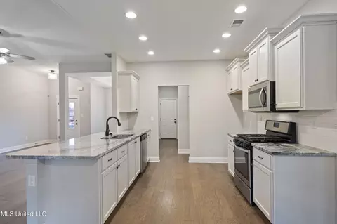 Entry Way - 509 Howell Way, Hernando, MS 38632 photo 3 of 3
