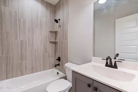 Bath - 509 Howell Way, Hernando, MS 38632 photo 1 of 3