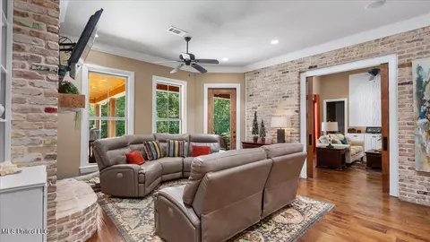 Living - 132 Sage Hill Rd, Brandon, MS 39042 photo 2 of 3