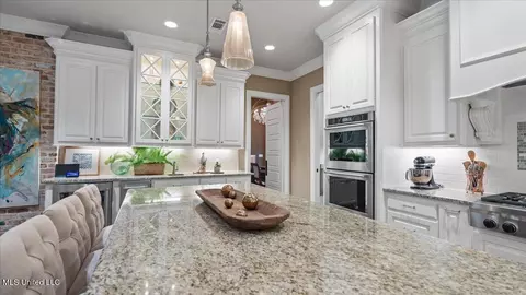 Kitchen - 132 Sage Hill Rd, Brandon, MS 39042 photo 3 of 4