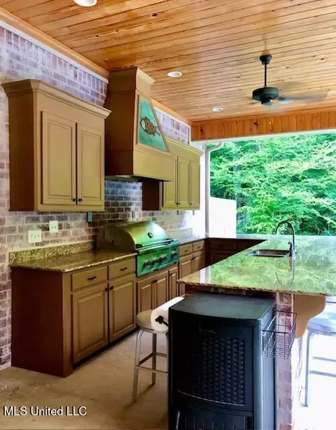 Kitchen - 132 Sage Hill Rd, Brandon, MS 39042 photo 1 of 4
