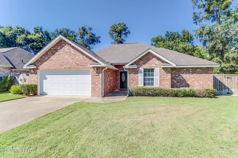 2558 Rue Palafox, Biloxi, MS 39531