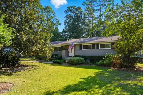 1216 Estelle St, Hattiesburg, MS 39402