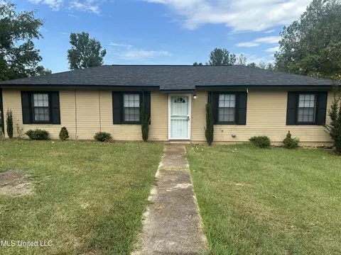 103 Sherwood Drive Dr, Batesville, MS 38606