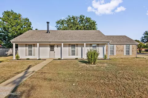 7050 Dunbarton Dr, Horn Lake, MS 38637