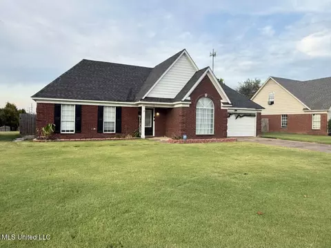 1784 Thomas St, Horn Lake, MS 38637
