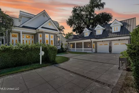 1611 Glenn Swetman St, Biloxi, MS 39530