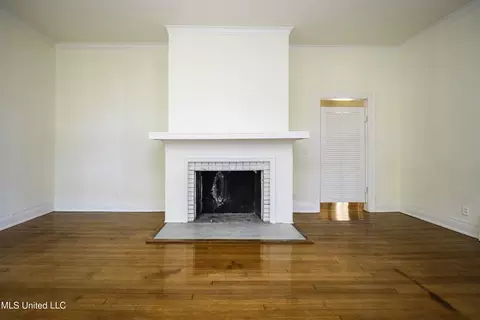 Living - 768 Belhaven St, Jackson, MS 39202 photo 2 of 5