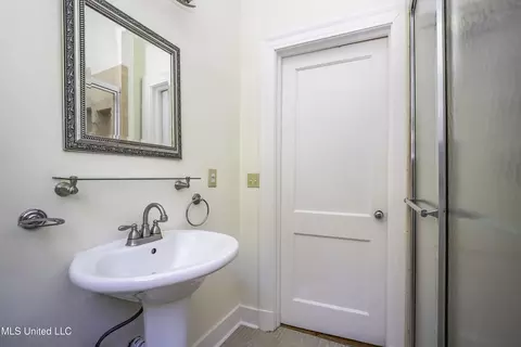 Bath - 768 Belhaven St, Jackson, MS 39202 photo 1 of 2