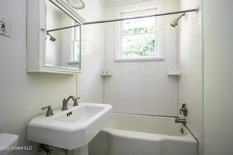 Bath - 768 Belhaven St, Jackson, MS 39202 photo 2 of 2