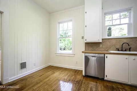 Kitchen - 768 Belhaven St, Jackson, MS 39202 photo 2 of 5