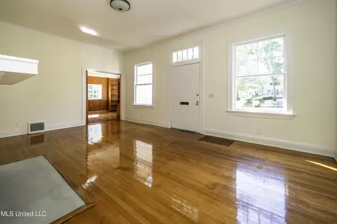 Living - 768 Belhaven St, Jackson, MS 39202 photo 3 of 5