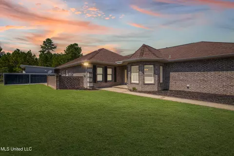 15301 Parker Rd, Biloxi, MS 39532