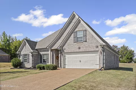 2306 Christian Ln, Southaven, MS 38671