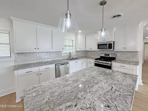 Kitchen - 122 Duffey Dr, Florence, MS 39073 photo 3 of 3