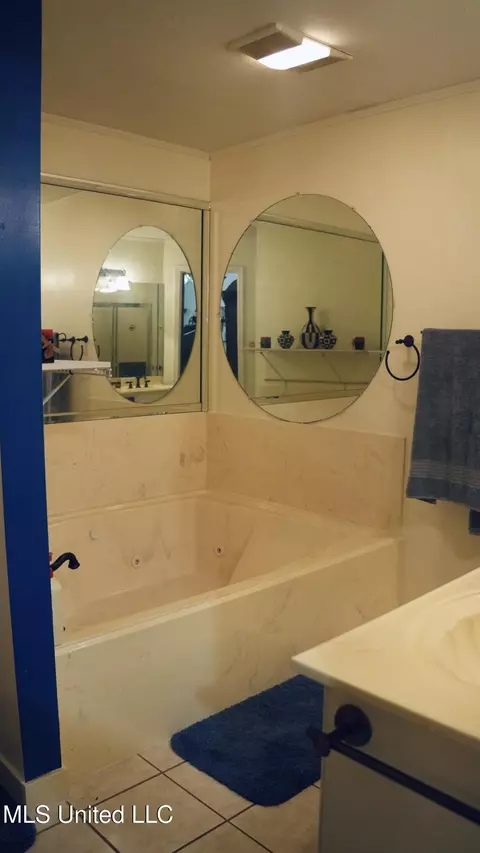 Bath - 6016 N State St, Jackson, MS 39213 photo 2 of 4