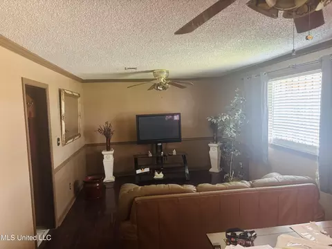 Living - 6016 N State St, Jackson, MS 39213 photo 1 of 1