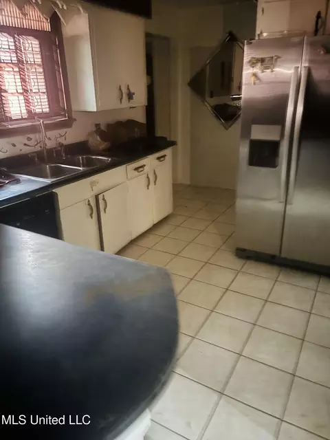 Kitchen - 6016 N State St, Jackson, MS 39213 photo 2 of 3