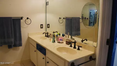 Bath - 6016 N State St, Jackson, MS 39213 photo 3 of 4