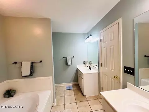 Bath - 259 Florence Cir, Florence, MS 39073 photo 1 of 4