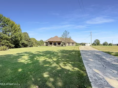 Exterior - 186 Barker Rd, Morton, MS 39117 photo 2 of 11