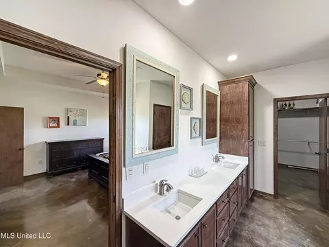 Bath - 186 Barker Rd, Morton, MS 39117 photo 3 of 7