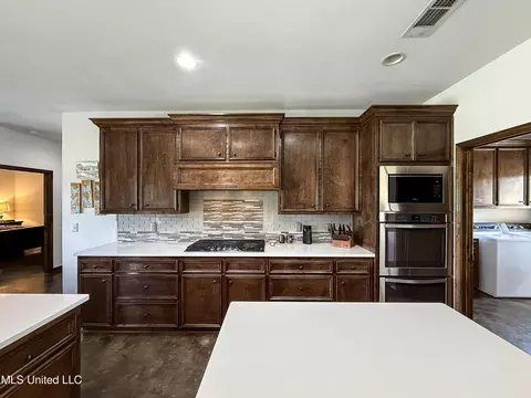 Kitchen - 186 Barker Rd, Morton, MS 39117 photo 4 of 5