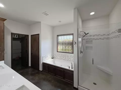 Bath - 186 Barker Rd, Morton, MS 39117 photo 1 of 7