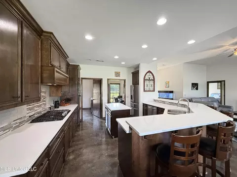 Kitchen - 186 Barker Rd, Morton, MS 39117 photo 3 of 5