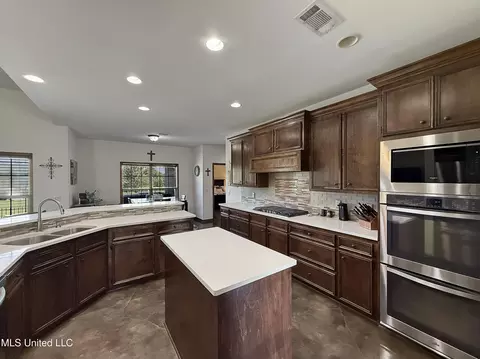 Kitchen - 186 Barker Rd, Morton, MS 39117 photo 2 of 5