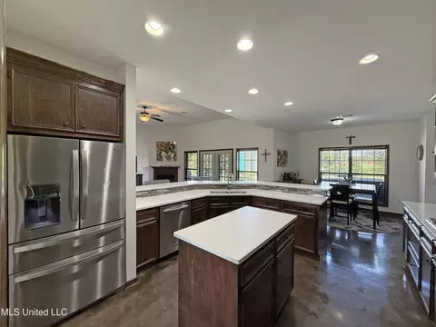 Kitchen - 186 Barker Rd, Morton, MS 39117 photo 1 of 5