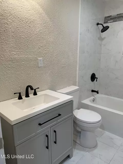 Bath - 124 Burden St, Flora, MS 39071 photo 1 of 2