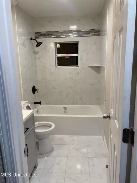 Bath - 124 Burden St, Flora, MS 39071 photo 2 of 2