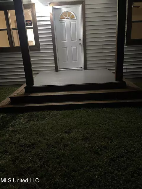 Exterior - 124 Burden St, Flora, MS 39071 photo 2 of 4