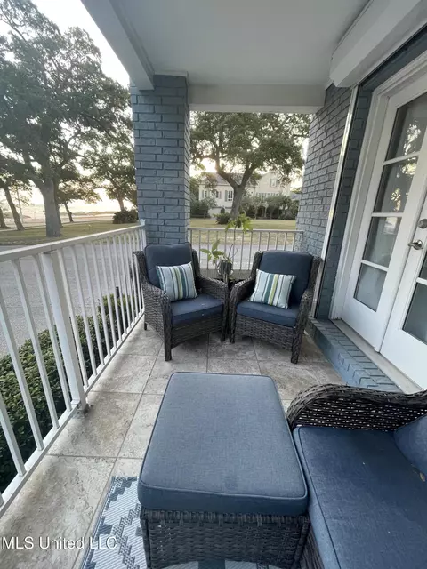 1282 Beach Blvd, Biloxi, MS 39530