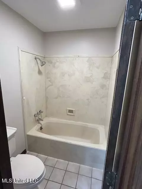 Bath - 5239 Gilbert Preston Rd, Saucier, MS 39574 photo 4 of 6