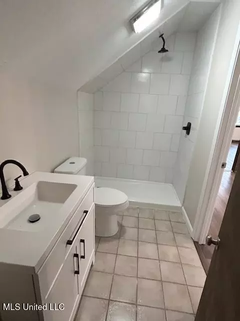 Bath - 5239 Gilbert Preston Rd, Saucier, MS 39574 photo 5 of 6