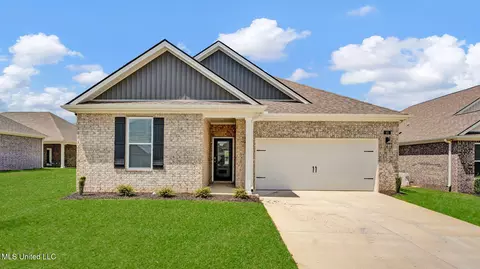 62 Harvest Dance Dr, Byhalia, MS 38611