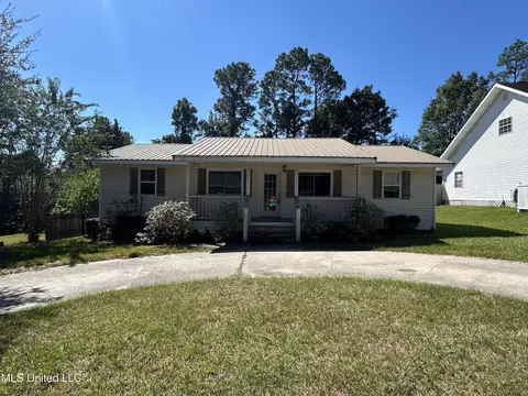 8924 Hamakua St, Diamondhead, MS 39525