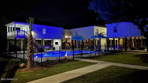 204 Saint Joseph St, Waveland, MS 39576