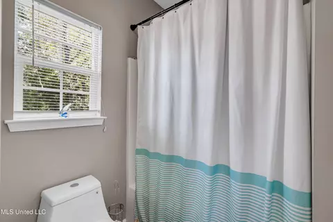 Bath - 16005 Peach Tree Dr, Biloxi, MS 39532 photo 2 of 3