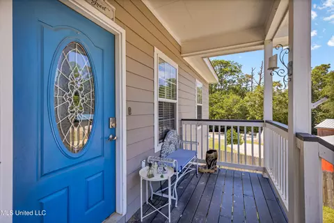 Exterior - 16005 Peach Tree Dr, Biloxi, MS 39532 photo 4 of 13