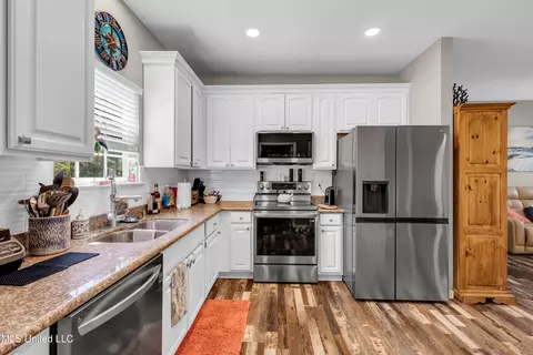 Kitchen - 16005 Peach Tree Dr, Biloxi, MS 39532 photo 3 of 4