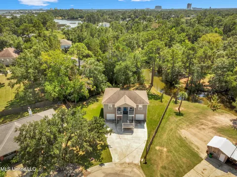 View/Area - 16005 Peach Tree Dr, Biloxi, MS 39532 photo 3 of 8