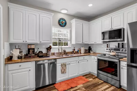 Kitchen - 16005 Peach Tree Dr, Biloxi, MS 39532 photo 2 of 4
