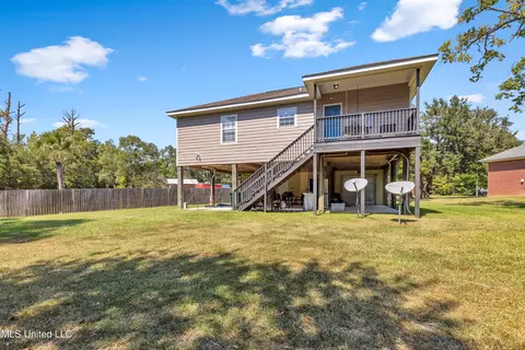 Exterior - 16005 Peach Tree Dr, Biloxi, MS 39532 photo 10 of 13