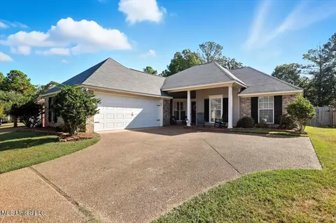 402 Bedford Pl, Brandon, MS 39047