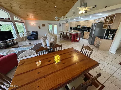 Dining - 136 Abe Dr, Many, LA 71449 photo 1 of 1