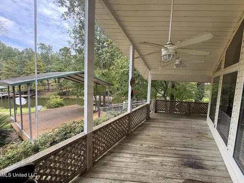 Exterior - 136 Abe Dr, Many, LA 71449 photo 6 of 8
