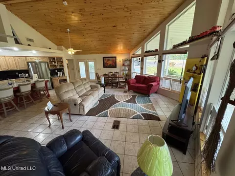 Living - 136 Abe Dr, Many, LA 71449 photo 1 of 3